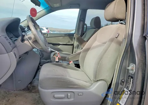 2005 Toyota Sienna Ce z USA, uszkodzony, nr VIN 5TDZA23C45S287871